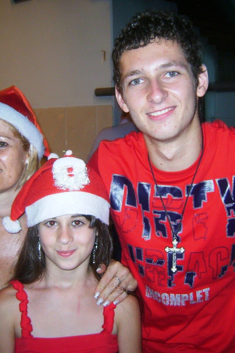 Gustavo com a m&atilde;e e a irm&atilde; Gabriela &mdash; Natal de 2008