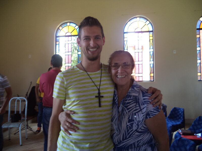 Gustavo com a Reinalda no retiro de Agapeterapia &mdash; São Paulo, 2014